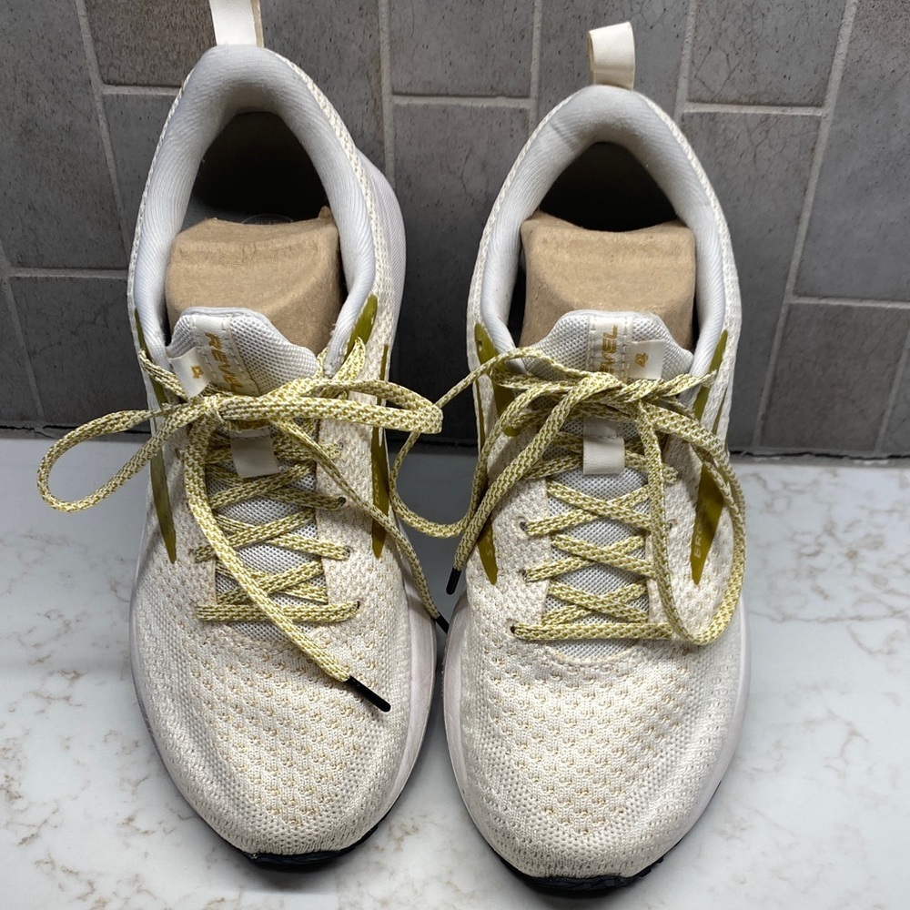 Brooks Revel Running Shoes Size 7 Cream Gold Athletic Sneaker
